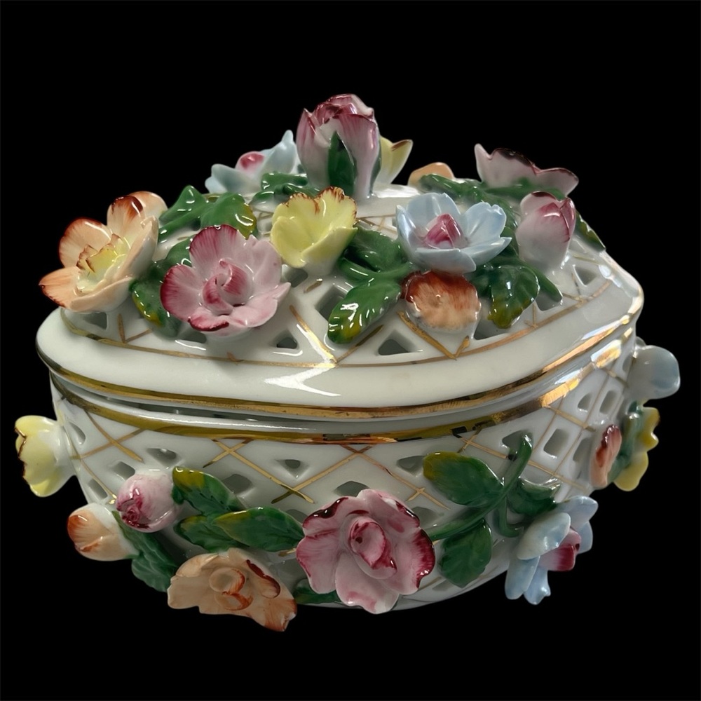 Vintage KPM Porcelain Lattice Flower Trinket Box Gold Trim - Picture 2 of 9